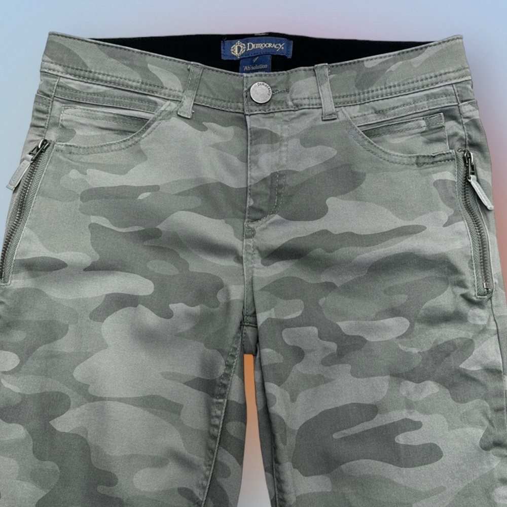 DEMOCRACY Women’s 4 Gray Camouflage Skinny Jeans